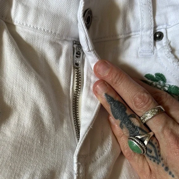 Whimsical Pink and White Skinny Jeans with Floral Embroidery - Picture 5 of 7